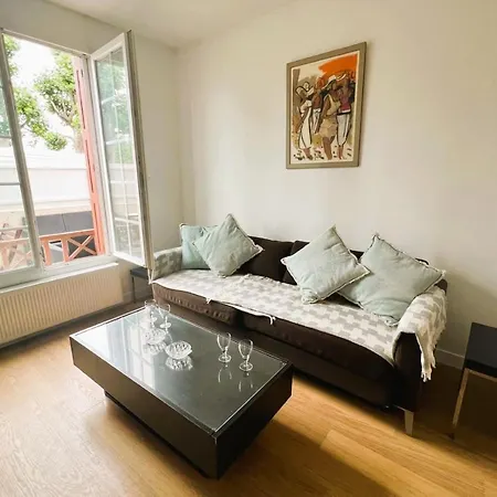 Holiday home Cosy Town House With Its Beautiful Terrace